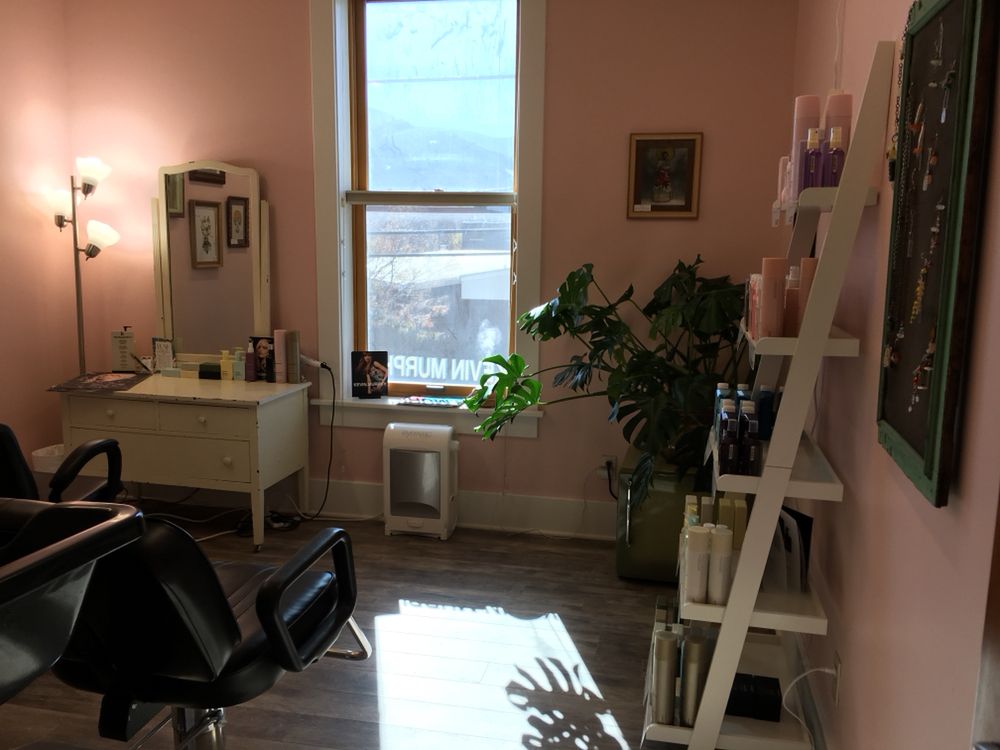 Lush Salon 