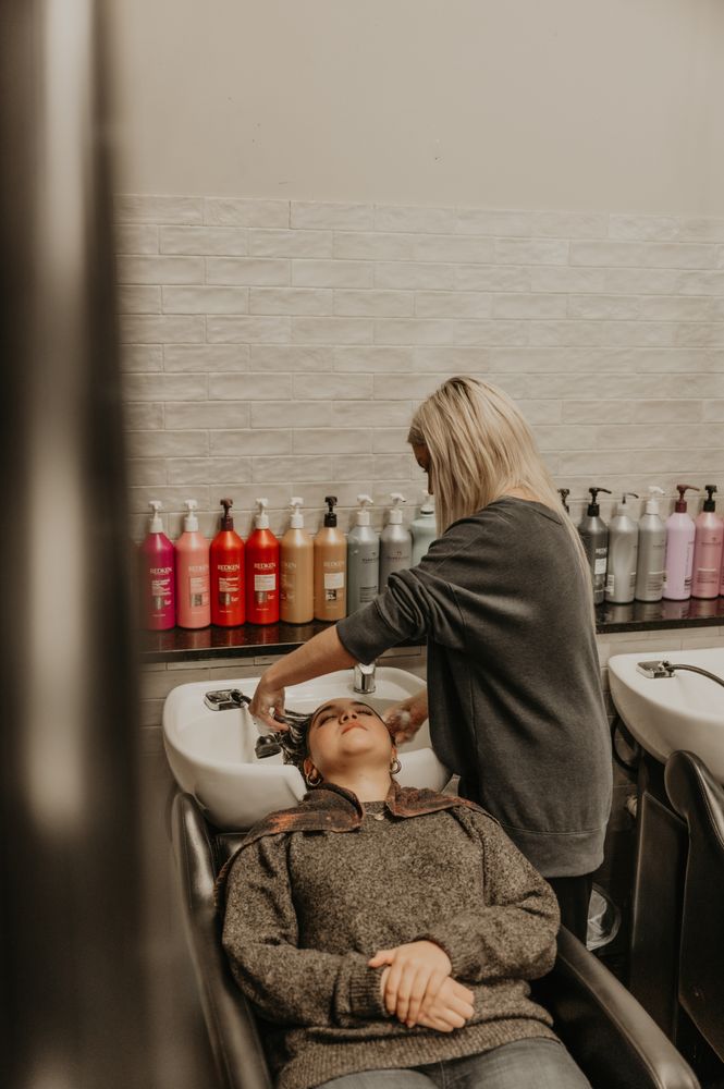 On The Avenue Salon and Blowout Bar